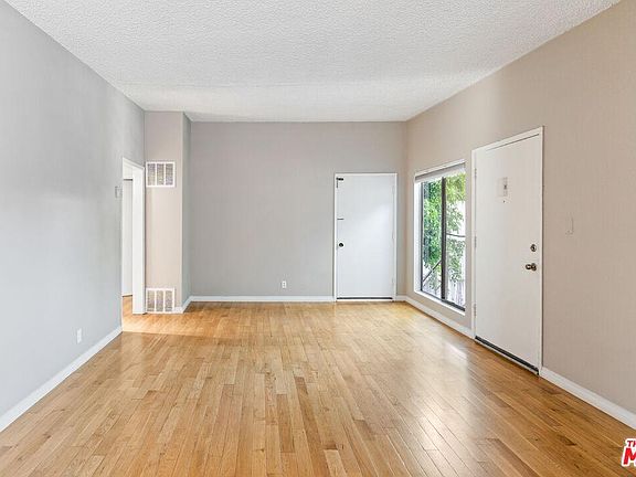 Light bright and high ceilings