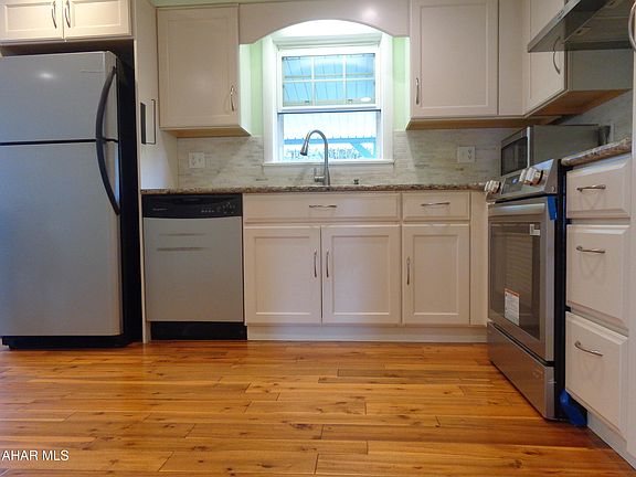 3rd image of 731 Orchard Dr