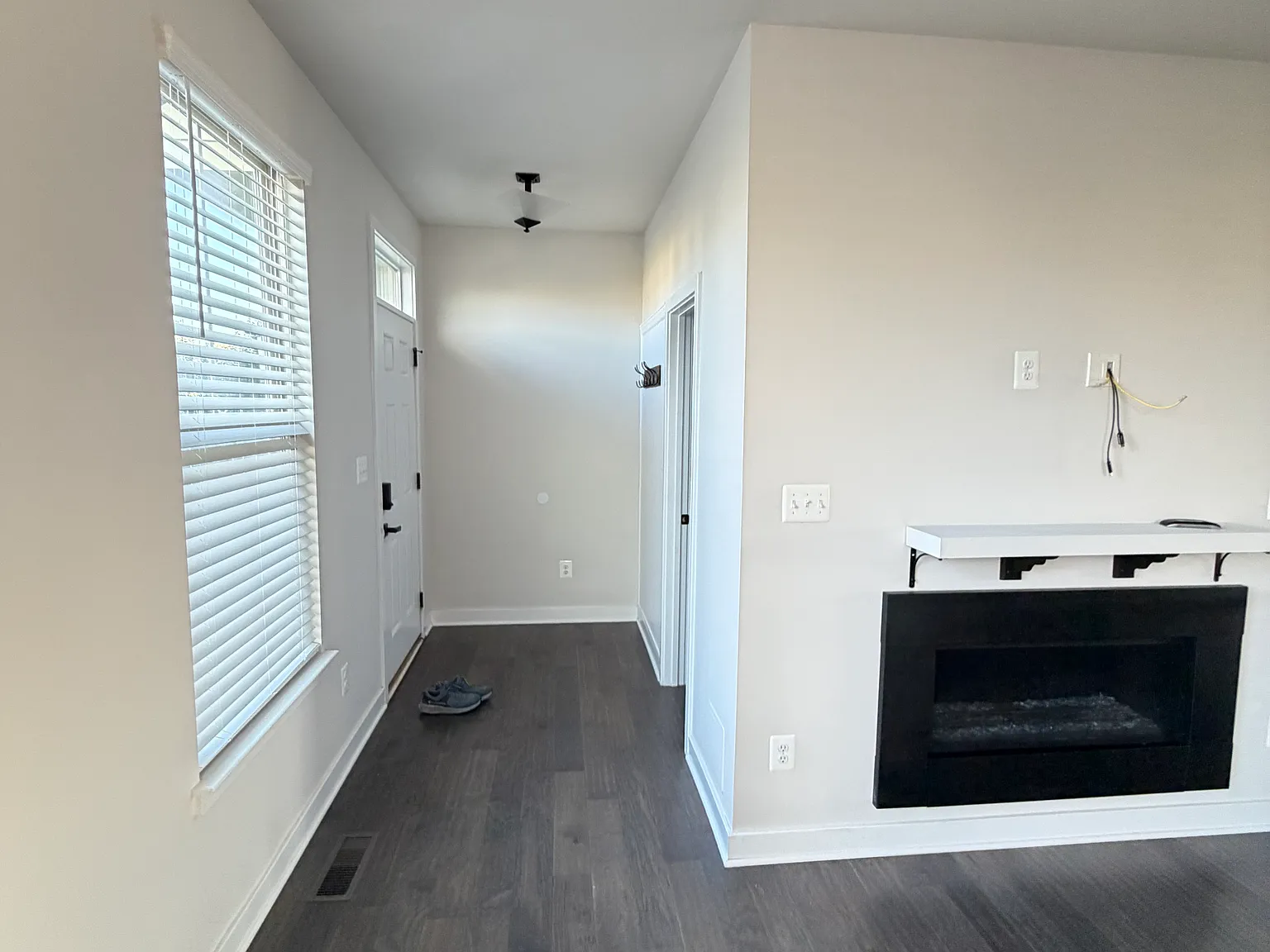 4 bed, 3.5 bath, 2551 sqft, $3,350 — Photo 3