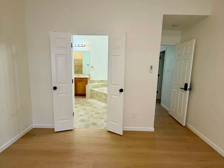 2201 Woodglen Dr — Photo 11
