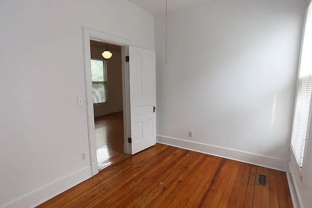 1111 W Roscoe St #2 — Photo 18