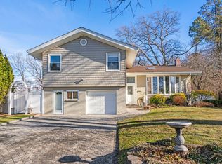 218 Birchwood Park Dr, Jericho, NY 11753