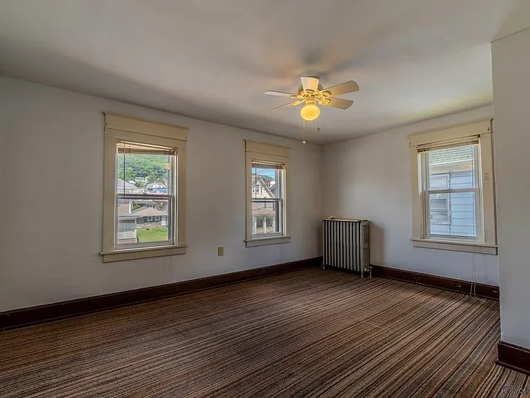 222 Strayer St — Photo 14