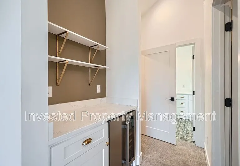 1405 N Yates St — Photo 26