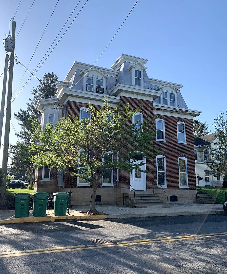 138 S Carlisle St — Photo 2