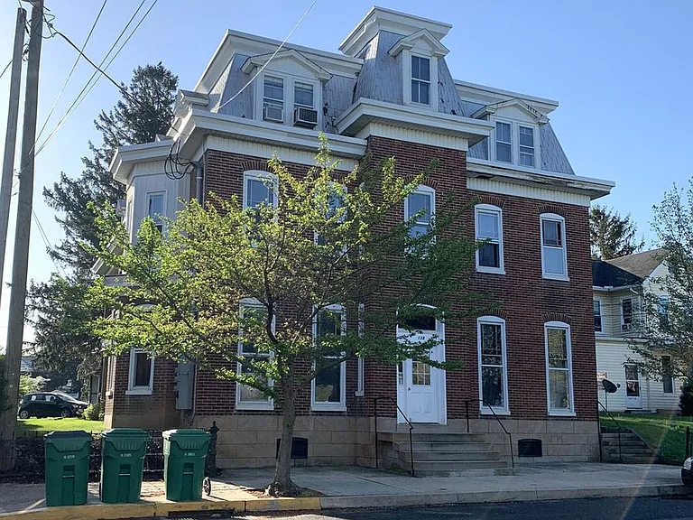 138 S Carlisle St — Photo 2
