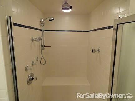 4 separate shower heads : over-sized shower