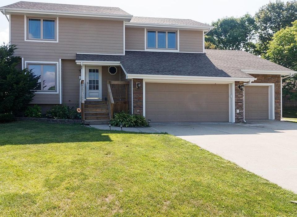 1st image of 409 NW Cameo Ct