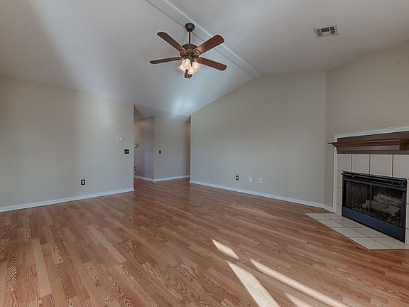 4th image of 911 Fieldstone Ct