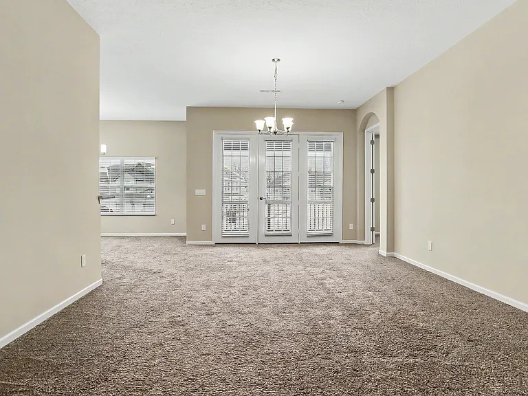 800 Redwood Ln — Photo 8