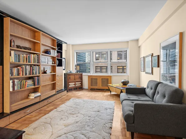 321 East 45th Street image 1 of 8