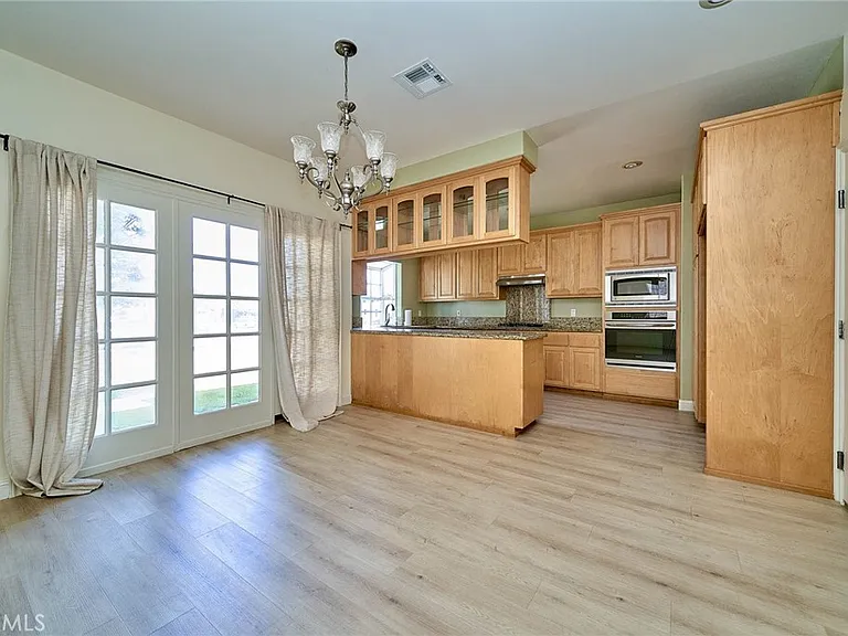2108 Santa Fe Ave — Photo 6