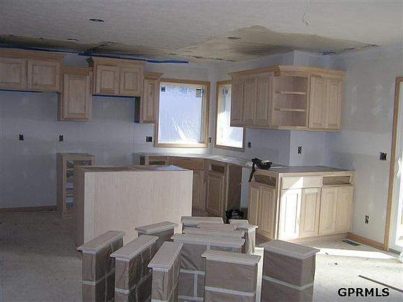 2nd image of 19121 Lake St