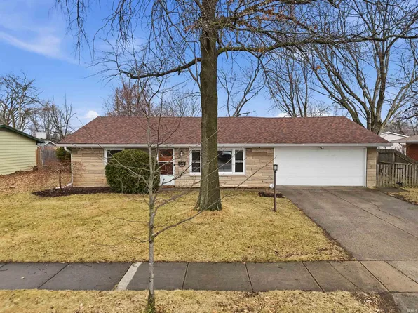 940 Hollyhill Dr, Fort Wayne, IN 46819