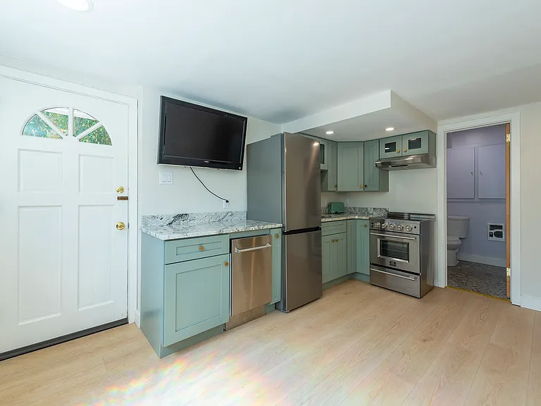 279 Kimberly Ave #7 — Photo 3