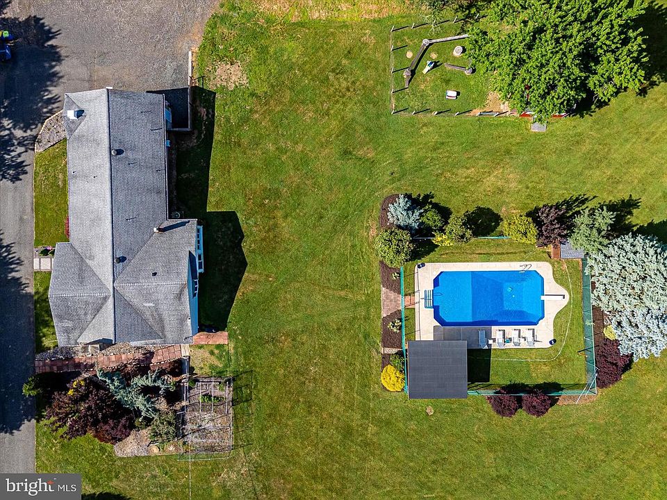 1st image of 327 Summer Rd