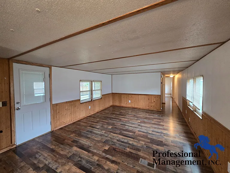 2108 E Maryland Ln — Photo 3
