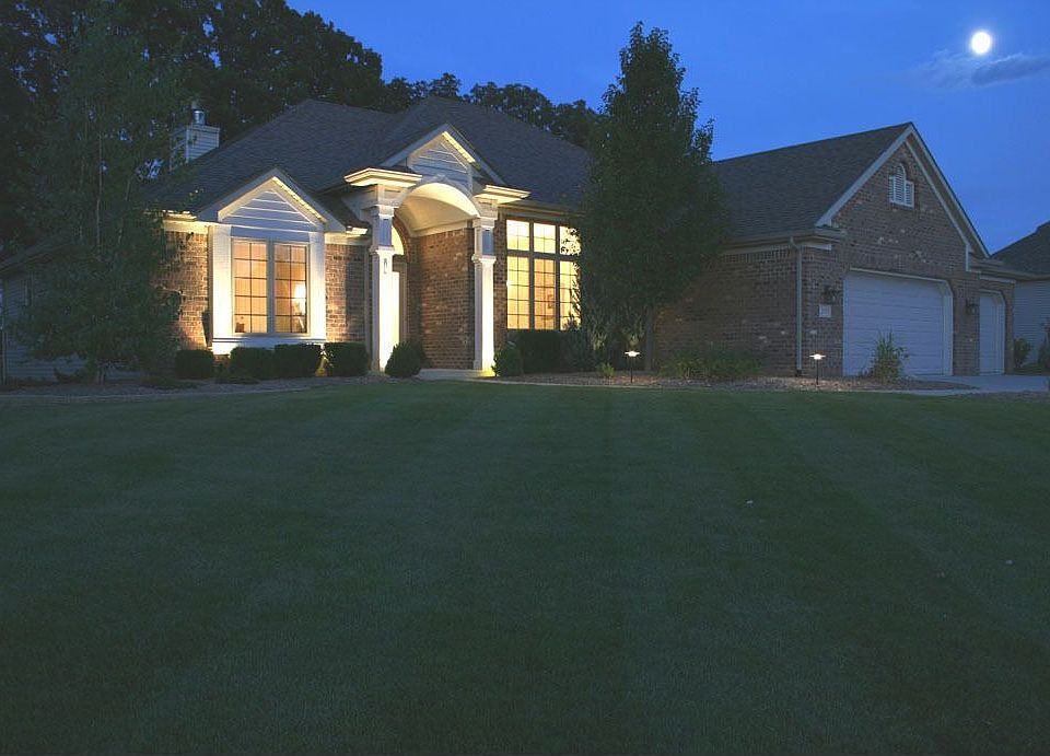 Front w/landscape lighting