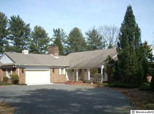 15 Yard Ave, Farmingdale, NJ 07727