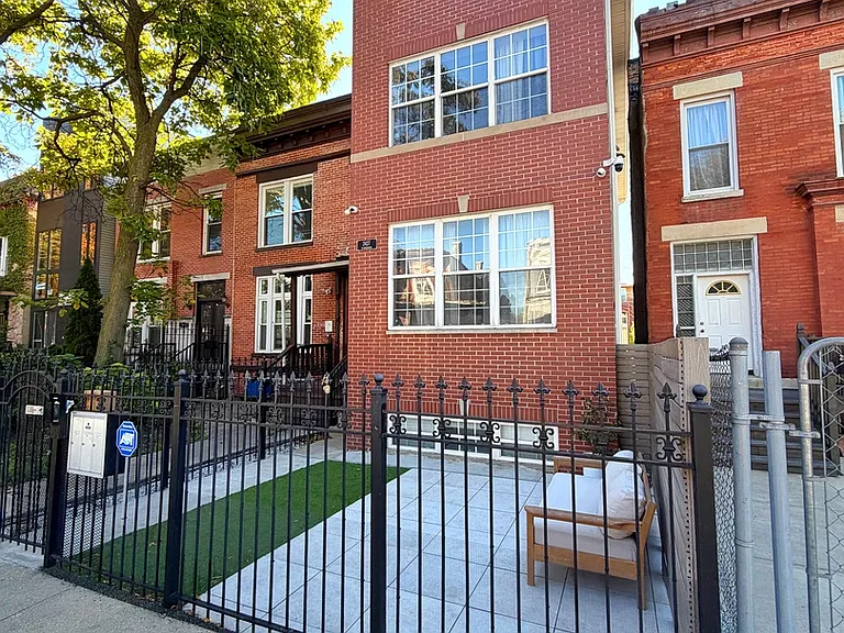 2427 W Grenshaw St #2 — Photo 35
