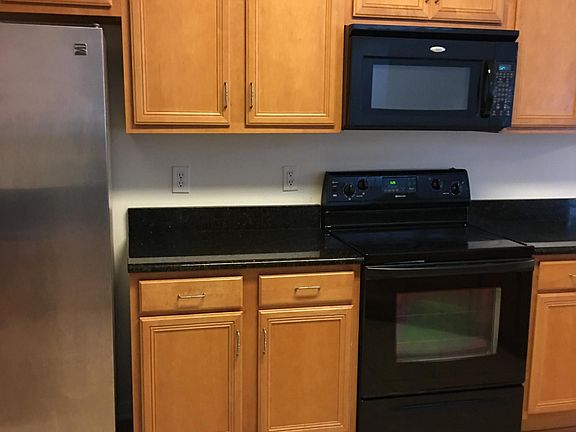 3rd image of 302 Jamerson Ct