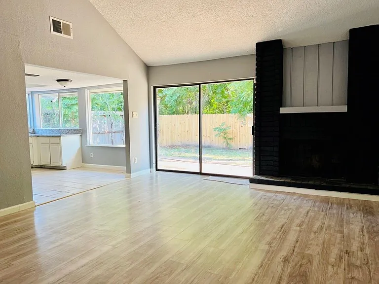7627 Candlegreen Ln — Photo 17