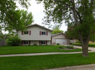 9 37th Ave S, Moorhead, MN 56560