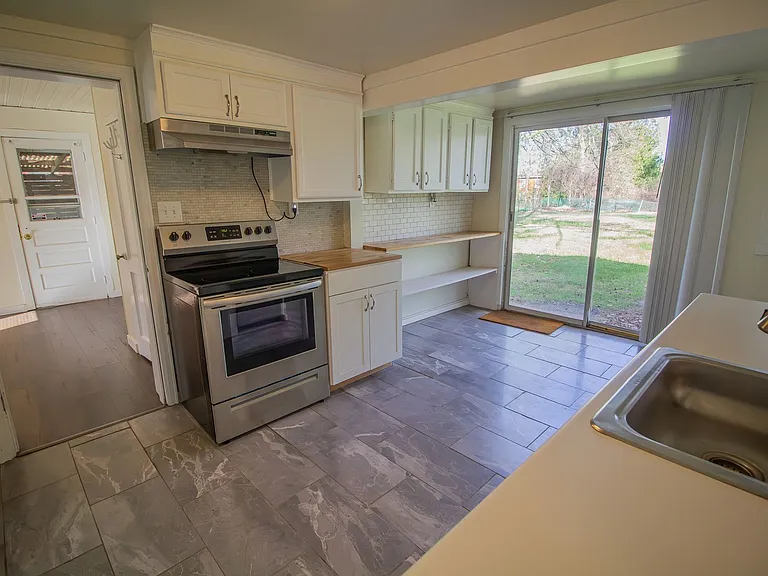 934 Mohegan Rd — Photo 9