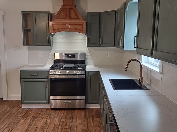 4th image of 2224 7th St NE