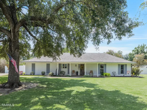 121 Bayou Side Dr, Loreauville, LA 70552