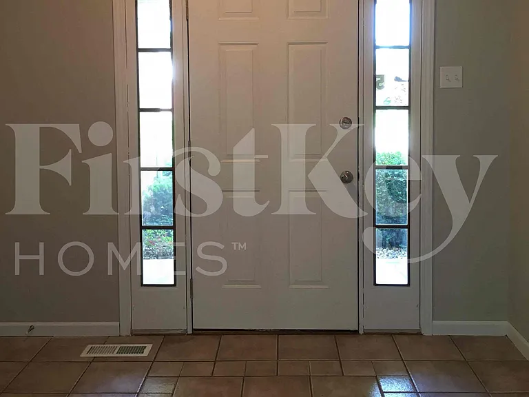 5 Les Cherbourg Ct — Photo 2