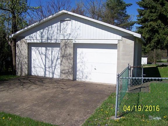 4th image of 818 Arlington Ave