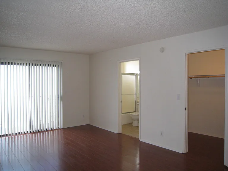 6591 Hazeltine Ave #305 — Photo 10