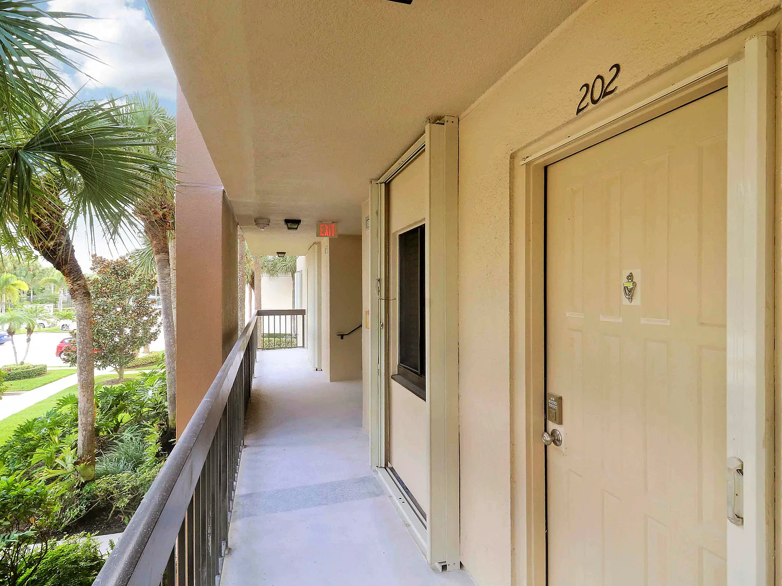 2 bed, 2.0 bath, 1385 sqft, $6,500 — Photo 3