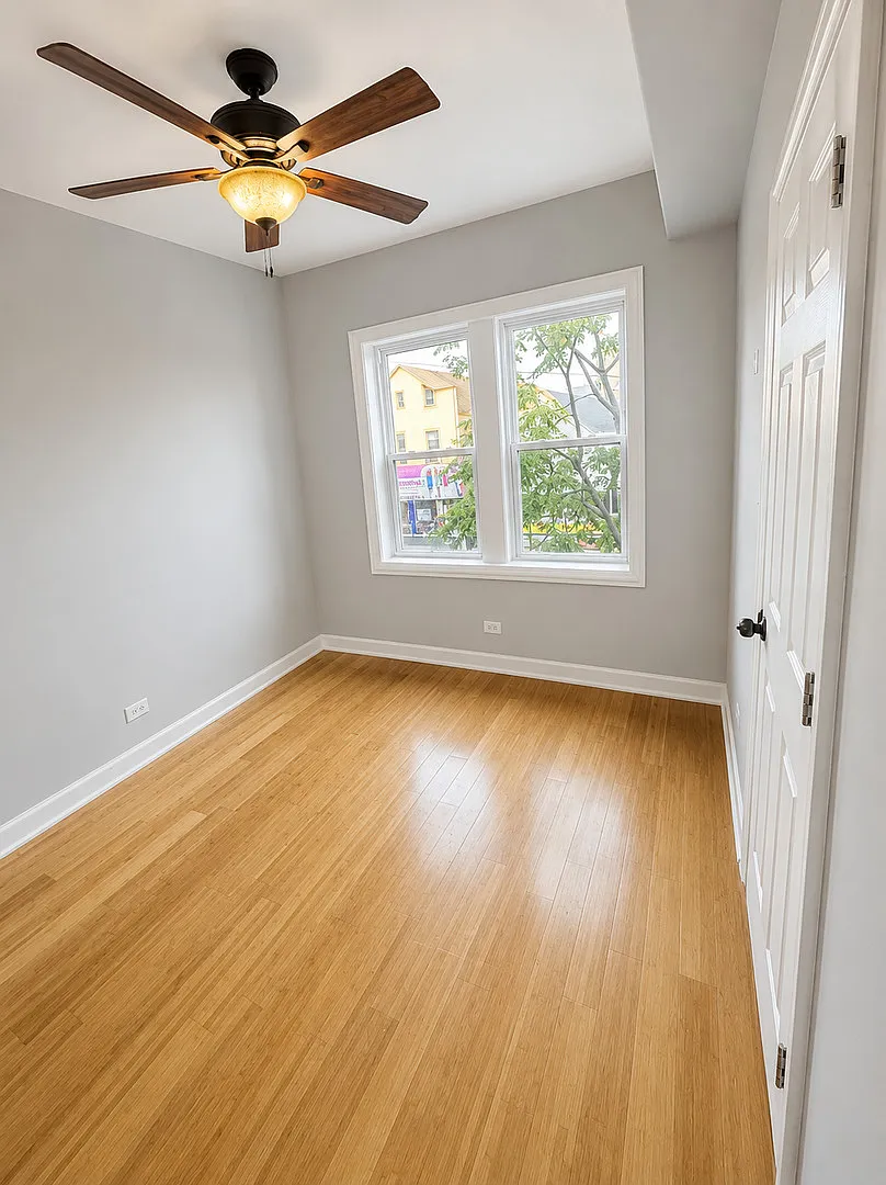 3 bed, 1000 sqft, $1,995 — Photo 4