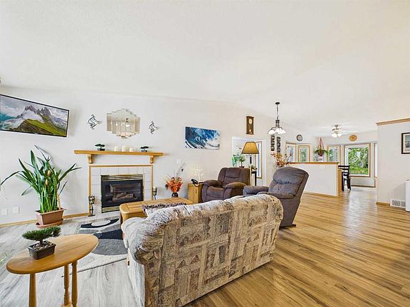 4th image of 13 SE Dunn Close