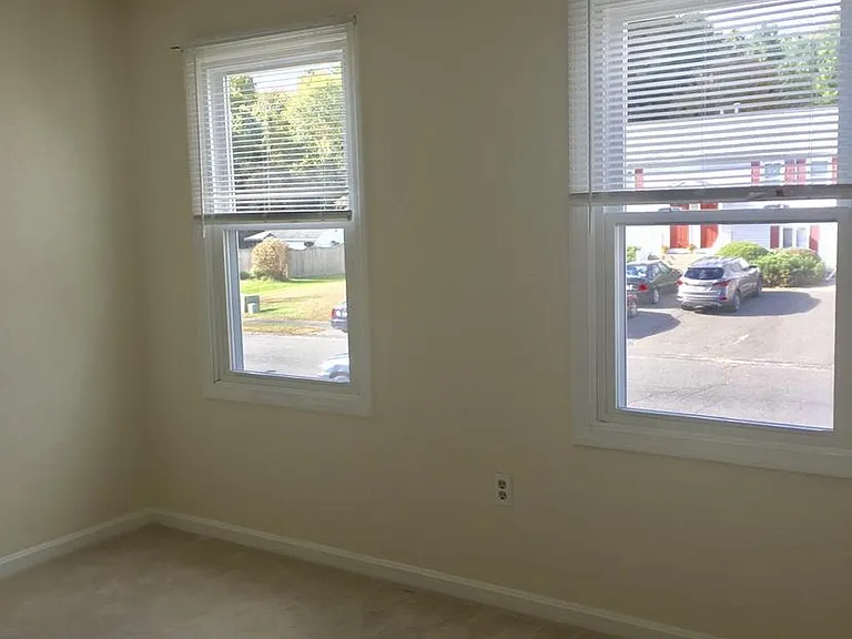 138 Riviera Dr — Photo 5