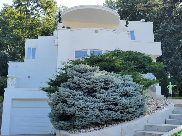 2524 E Solway St, Sioux City, IA 51104