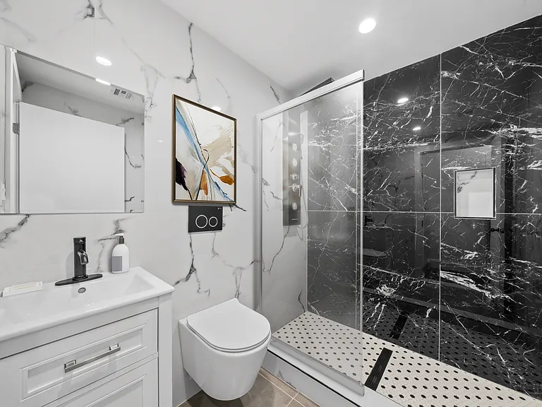 239 E 28th St #2D — Photo 5