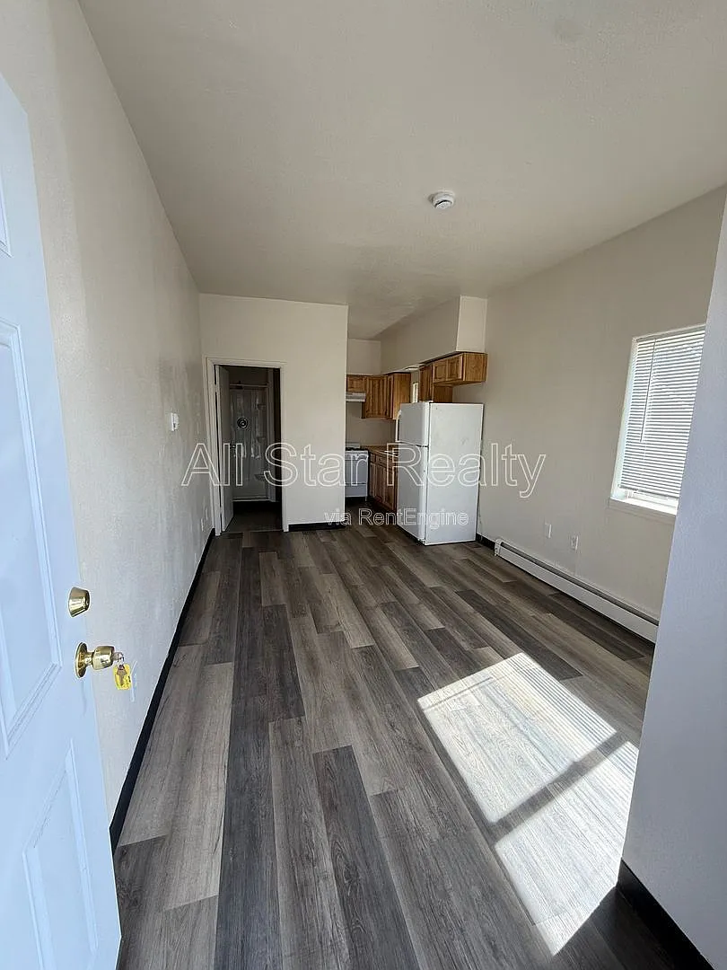 Studio, 1.0 bath, 300 sqft, $975 — Photo 4