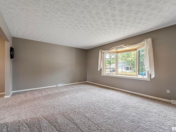 3rd image of 2914 Oak St