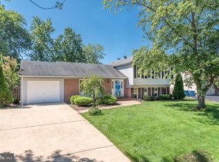 8126 Lake Pleasant Dr, Springfield, VA 22153