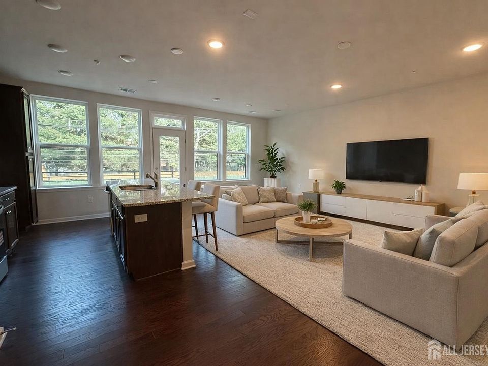 1st image of 616 Sadie Cir
