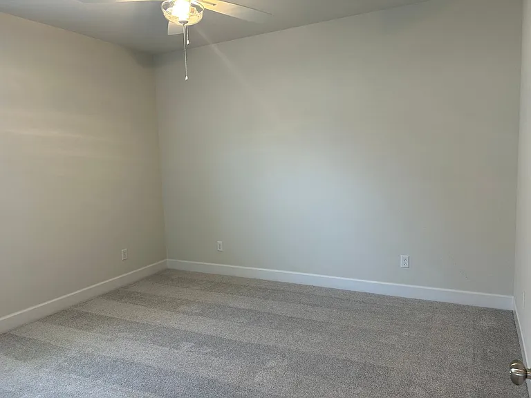 2412 Salmon St — Photo 16