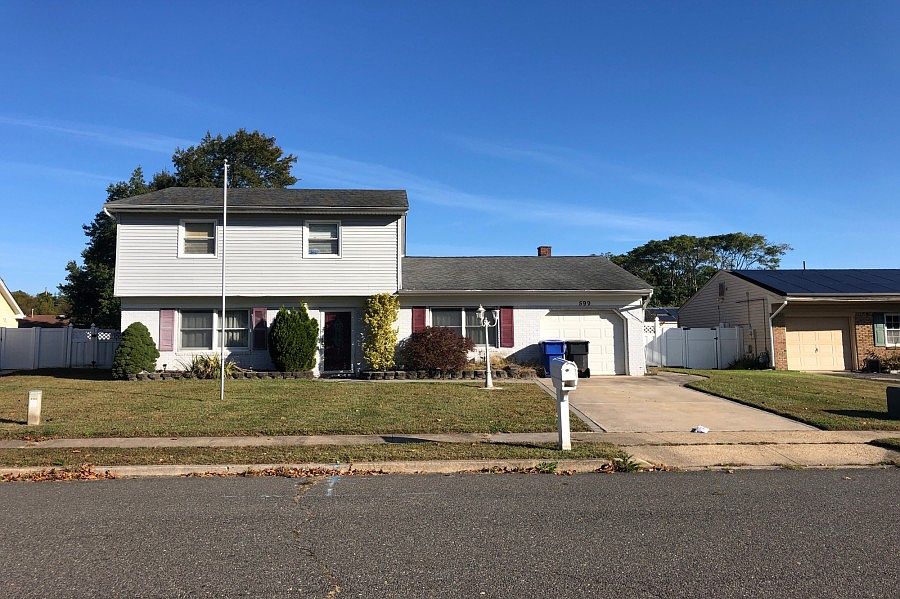 1st image of 599 Senaroth Ct