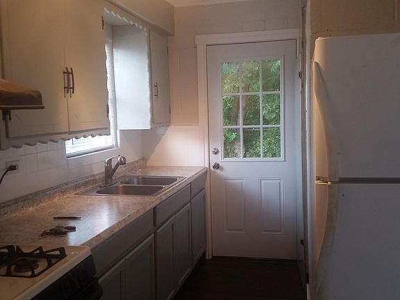 Kitchen. The stove and hot water are gas