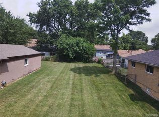 8275 Cadillac Ave, Warren, MI 48089