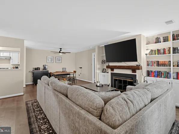 20665 Shadyside Way Unit 8-122, Germantown, MD 20874