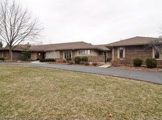 1848 Prestwick Dr, Inverness, IL 60067