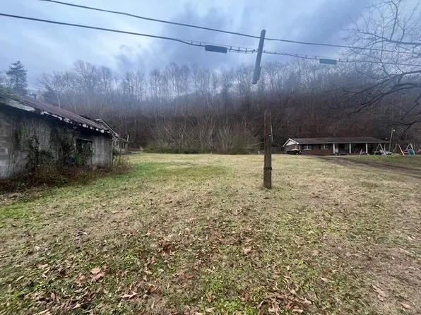 209 Lower Pompey Rd, Shelbiana, KY 41562